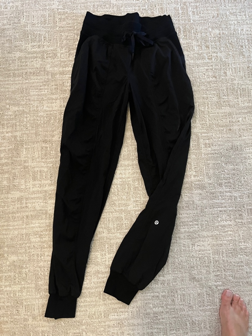 LULU lemon Women’s  Black Jogger Pants with Drawstring.